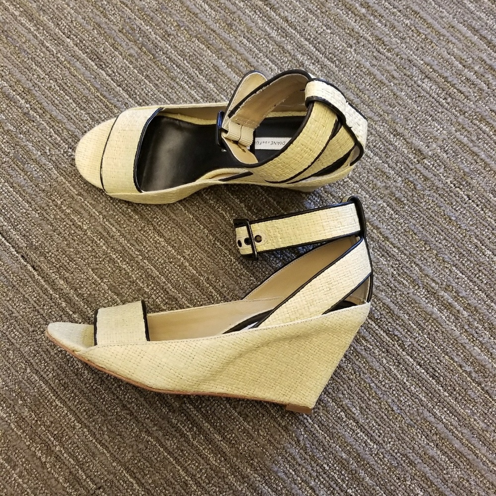 Dvf wedges like new!